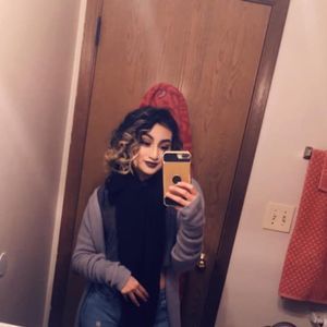 Meet your Posher, Manuela